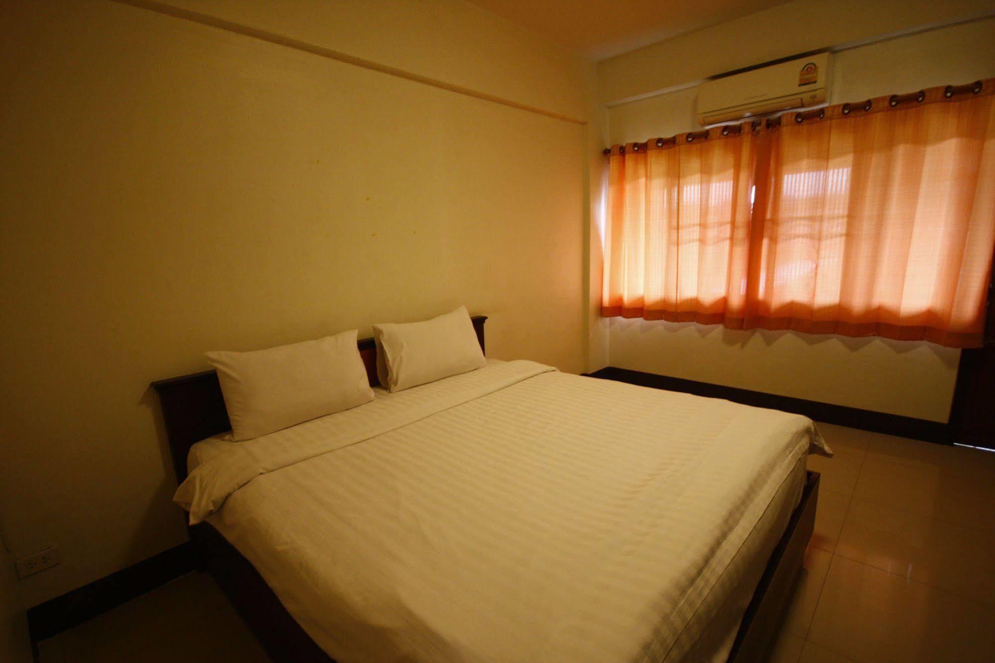 Jaroensin Place Buriram Esterno foto