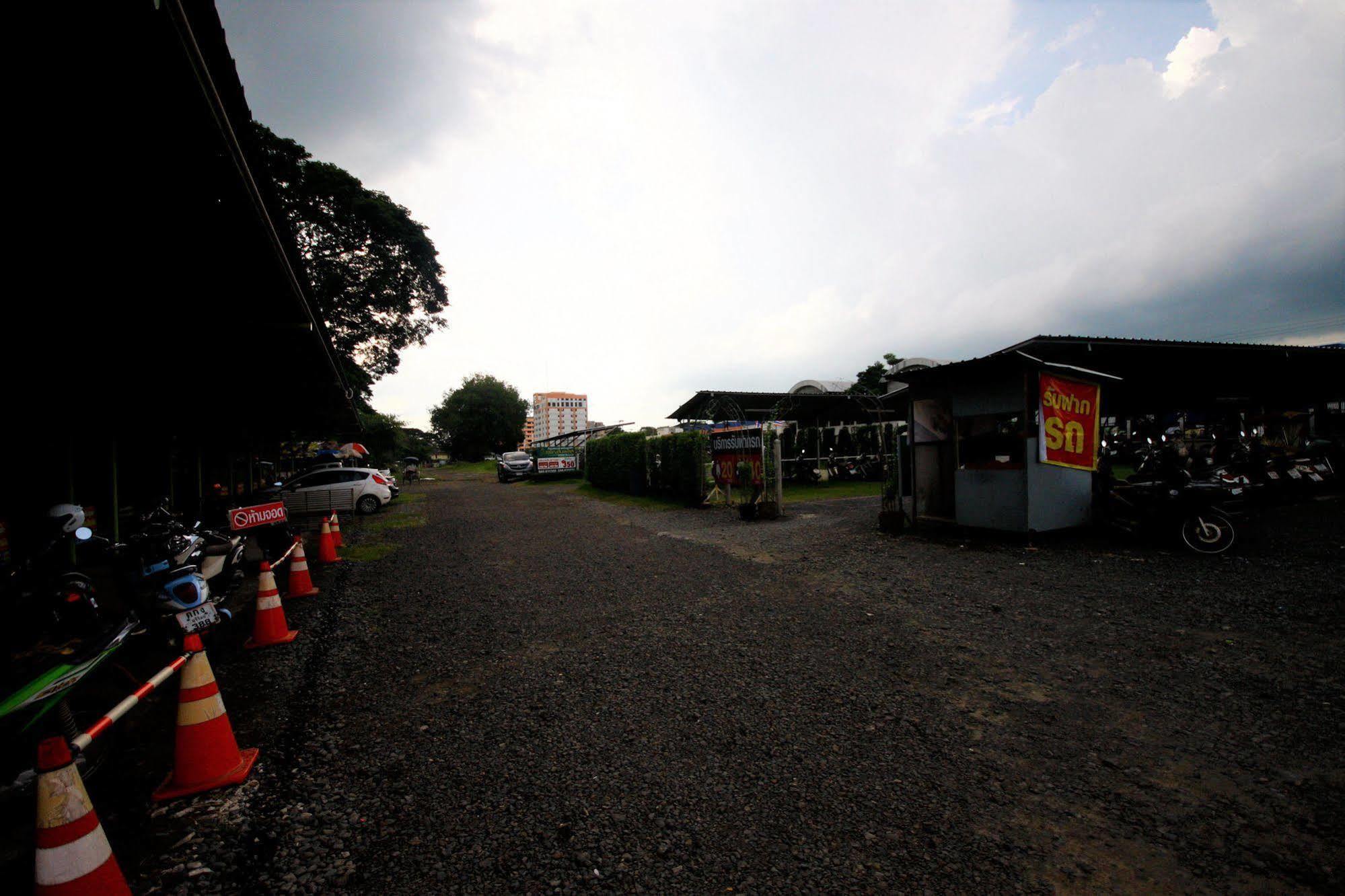 Jaroensin Place Buriram Esterno foto